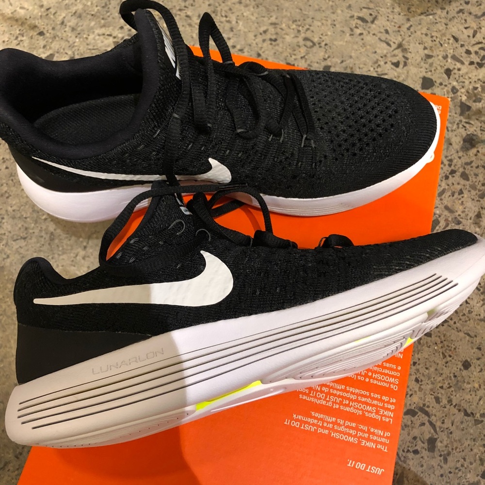 ❌SOLD❌Brand new women’s  Fly-knit Nike⚡️⚡️